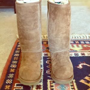 One pair of Classic Tall Boots UGG (Chestnut)